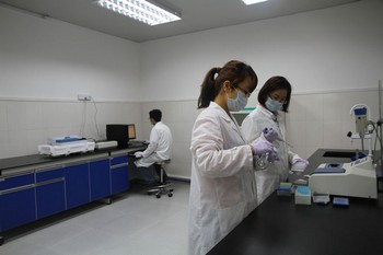 参观鄂州亲子鉴定咨询机构实验室 29